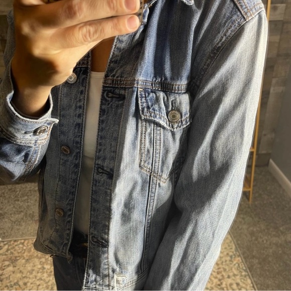 American Eagle Light Wash Denim Jacket - Picture 2 of 4